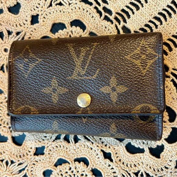 Louis Vuitton Dark Brown Monogram Six Key Holder - Picture 2 of 7